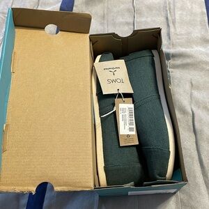 Tom’s Alpargata women’s size 8 brand new with tags